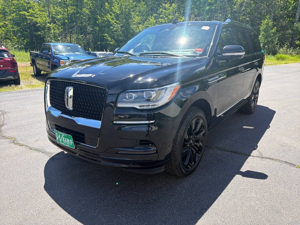 2023 Lincoln Navigator Reserve in Black — front three-quarter view
