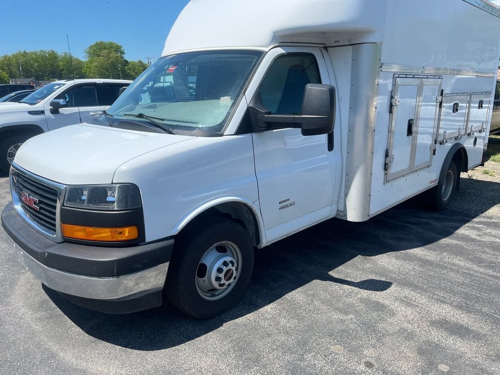 2022 GMC Savana Cutaway 4500 Gas in Summit White — front three-quarter view